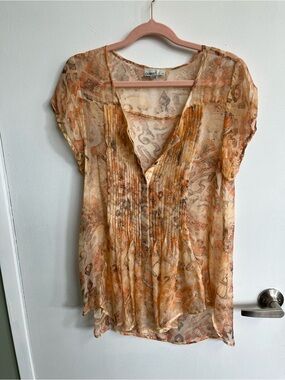 Covet Sheer Pintuck V-Neck Blouse in Peach and Cream Paisley
